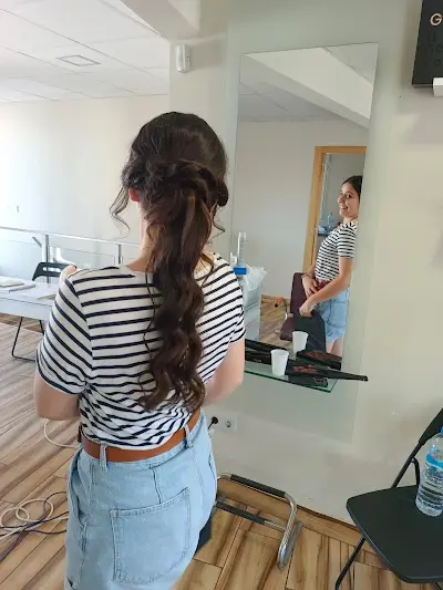 PELUQUERÍA MARGARITA CAÑIZARES ESTILISTAS — Peluquería en San Bartolomé