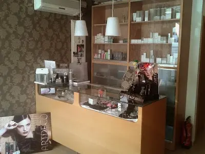 Centro de Belleza YOEMM — Peluquería en Molina de Segura