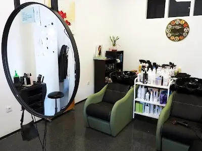 Raquel Martínez Peluquera — Peluquería en Castalla